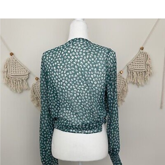 BAR III XL floral green print wrap blouse - Picture 4 of 6